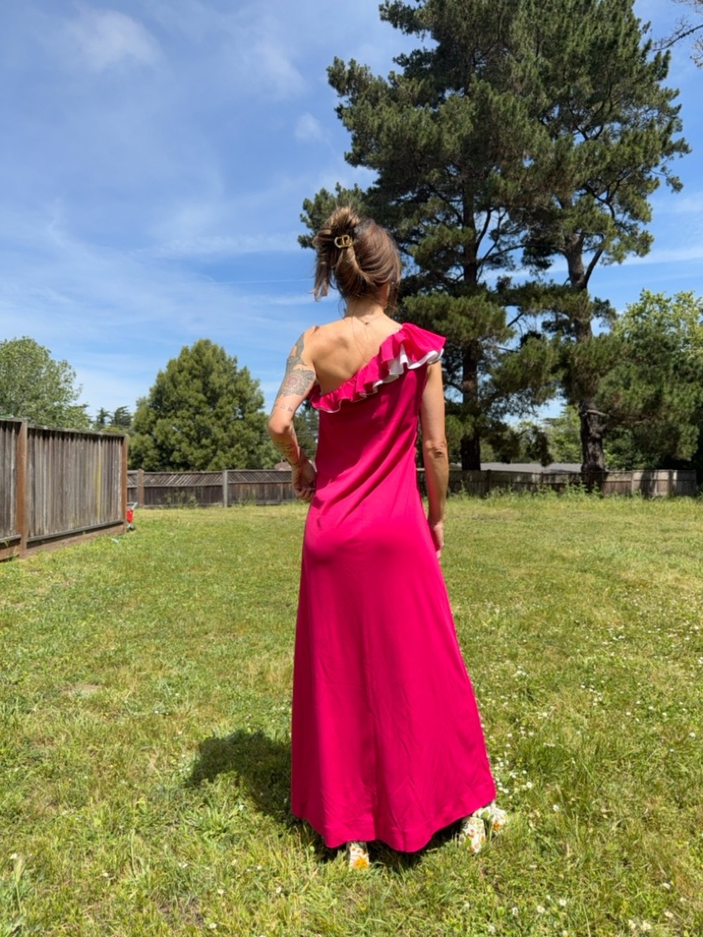 1970s vintage Alfred Shaheen one shoulder Hawaiian maxi dress - Picture 2 of 11
